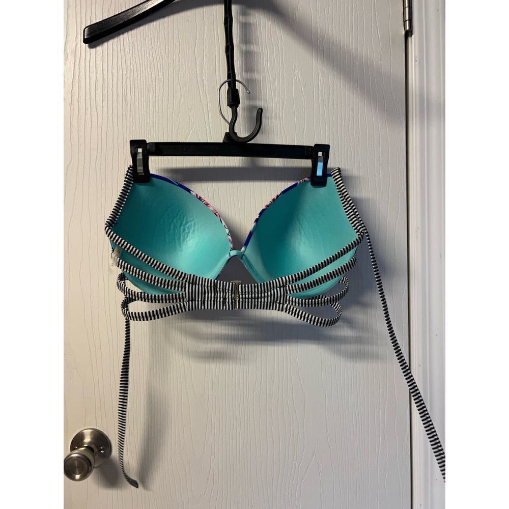 Shade &Shore Bikini Top - Picture 2 of 3